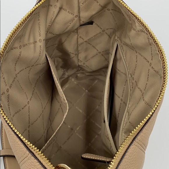 MICHAEL KORS BROOKE MEDIUM BUCKET MESSENGER - Picture 9 of 16